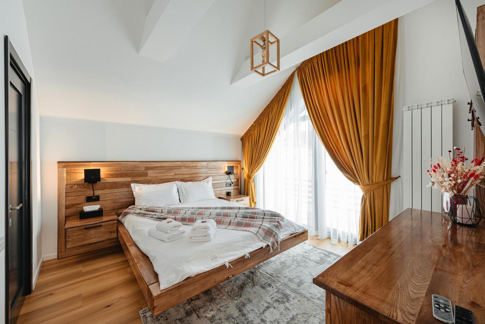 Elviu Guesthouse Lacu Rosu Exterior photo
