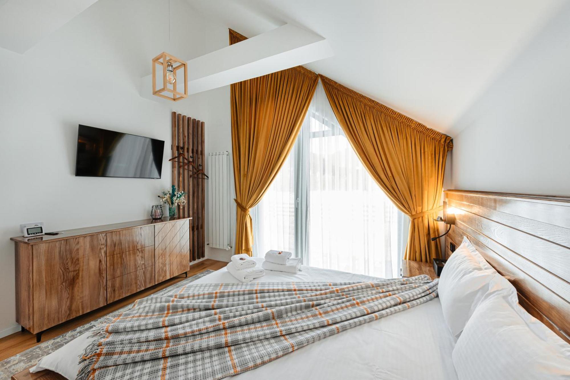 Elviu Guesthouse Lacu Rosu Exterior photo