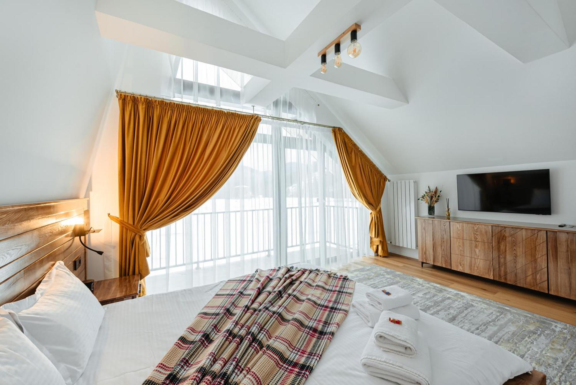 Elviu Guesthouse Lacu Rosu Exterior photo